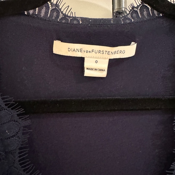 DIANE VON FURSTENBURG Lace Wrap Dress 0 - Picture 4 of 4